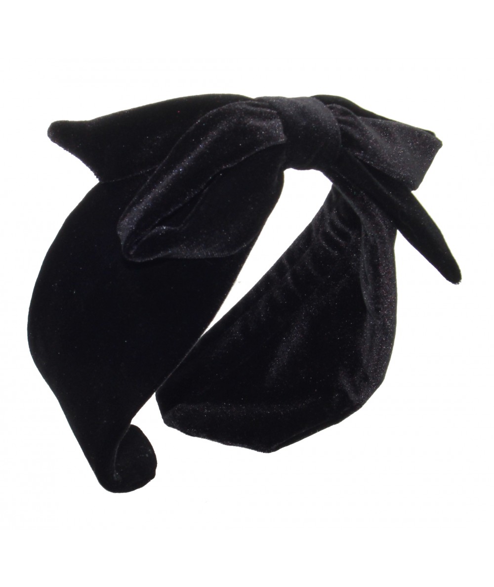 Black velvet earmuffs with fleece inner lining.